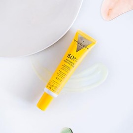 VALQUER Invisible Serum Facial Solar SPF 50+ | Hidratante Antiedad Resistente al agua | Protección UV de Textura Ligera para Todo tipo de piel | Vegan