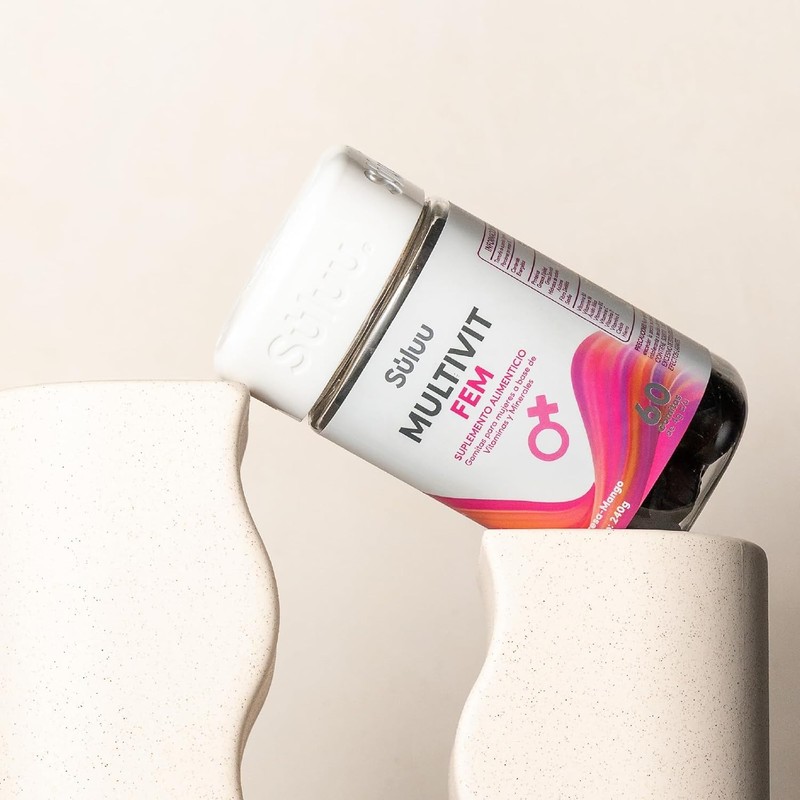 Súluu Multivit FEM: Multivitamínico para Mujeres, 60 Gomitas Sabor Fresa-Mango