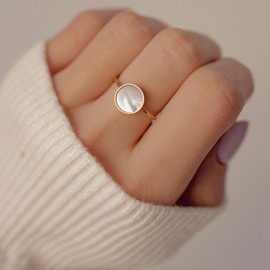 Happiness Boutique Women's Dainty Ring with Circle Minimalist Ring in Pastel Colour Stainless Steel Jewellery Waterproof Ring in Gold - Rose Gold, Silver, Mother of Pearl, No Gemstone