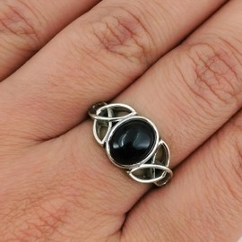 Navya Craft Keltischer Knotenring aus schwarzem Onyx Statement-Versprechensring aus 925er Sterlingsilber für Frauen natürlicher ovaler schwarzer Onyx-Edelstein handgefertigt (55 (17.5))