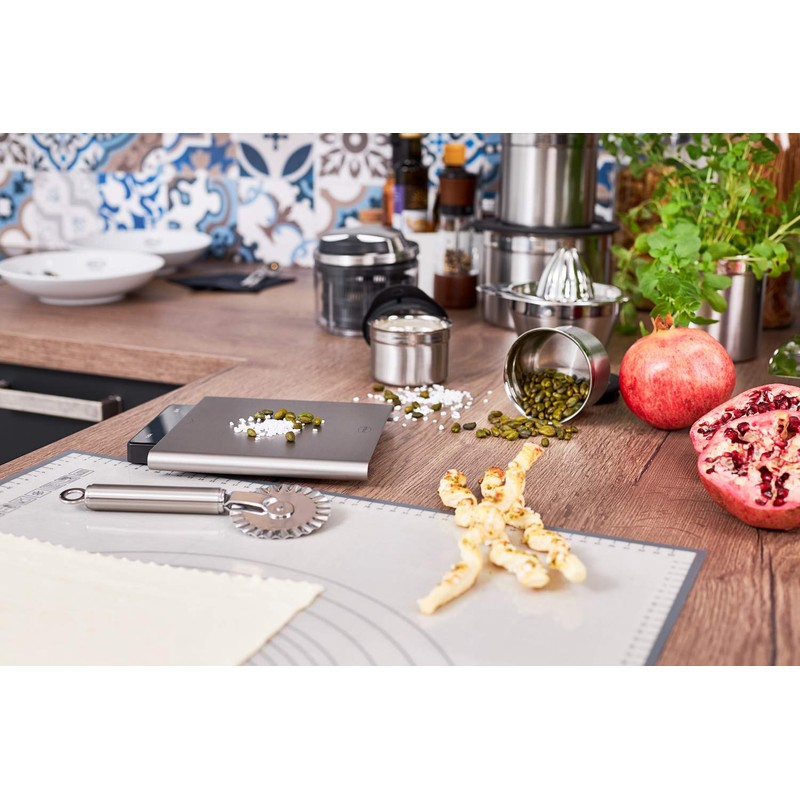 RÖSLE lemon squeezer, high-quality squeezer for citrus fruits, stainless steel