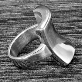 Jude Jewelers 18K Gold Plated Stainless Steel Curved Shape Chunky Style Cocktail Party Wedding Statement Ring, Metal, Cubic Zirconia