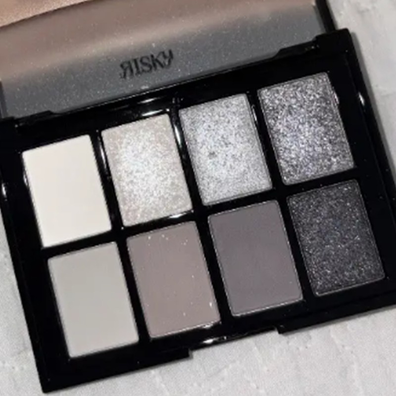 Risky 5 types of risky pigment eyeshadow palette / 리스키