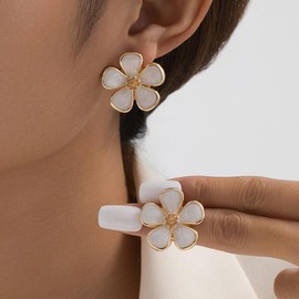 Flower Stud Earrings for Women Bohemian Style Flower Stud Earrings Vintage Charms Earrings Hypoallergenic Statement Earrings Boho Hawaiian Beach Charm Jewelry (White)