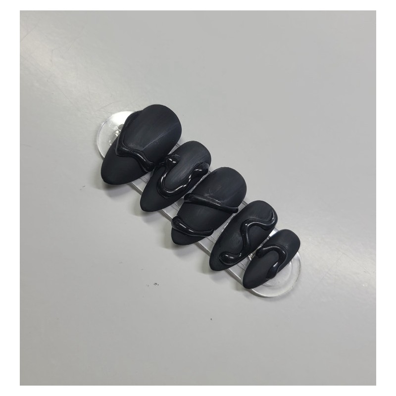 Back In Black ➿️ - Short Oval / Back In