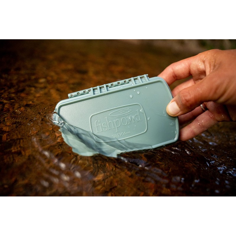 Fishpond Tacky Pescador - Caja con mosca - Pequeña -