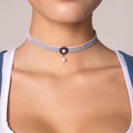 Alpenflüstern Women’s Narrow Velvet Traditional Heart Choker in Traditional Colours, DHK266
