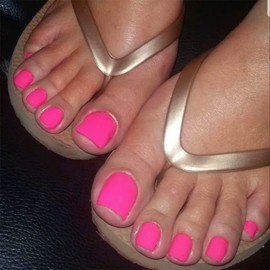 Outyua Hot Pink Press on Toenails Matte Short Fake Toe Nails Acrylic False Toesnail Square Cute Pressons Toenail Artificial Beach Full Cover Feet Nail for Women 24 Pcs (Hot Pink)