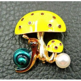 Unbranded Delightful MAGIC Polka Dot Mushroom SNAIL Gold PEARL Yellow Green Enamel Brooch