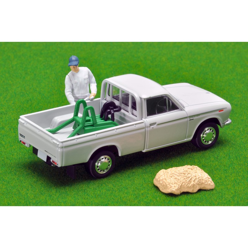 Tomica Limited Vintage LV-195c Datsun Truck 1300 Deluxe White with