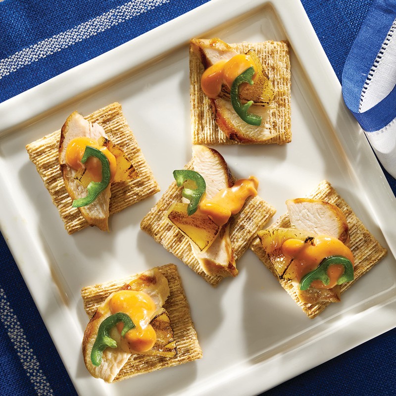 Triscuit Smoked Gouda Whole Grain Wheat Crackers, Lunch Snacks, Bulk