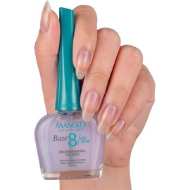ADVANCED BASE 8 en 1 es una base regeneradora de uñas especialmente formulada para tratar las uñas afectadas por el paso del tiempo, amarillentas y estriadas. Secado rápido, Transparente
