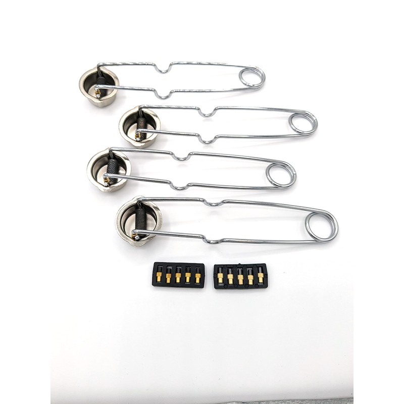 4 Spark Lighters with 10 Flints