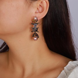 Xerling - arete colgantes de perlas de colores clásico con textura negra, aretes de perlas de imitación multicolor con incrustaciones de diamantes de imitación para mujer, disfraz de sirena, Zinc, No es una piedra preciosa