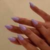 Uñas postizas cortas color almendra y lila, uñas acrílicas puntiagudas