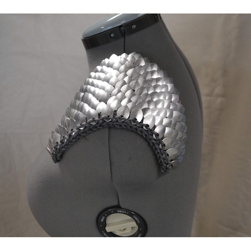 Scale Mail Epaulettes in Knitted Dragonhide Armor - Silver