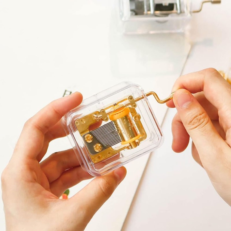 VOANZO Retro Engraved Mini Wind Up Musical Box Clear Hand