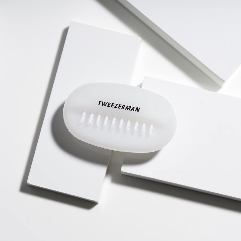 Cepillo para limpiar las uñas de doble superficie de Tweezerman