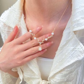 Vacaonio Boho Teardrop Crystal Pendent Necklace Cz Leaf Choker Necklace Gold Pearl Necklace Chain Rhinestone Leaf Necklace Bridal Cz Pearl Necklace Jewelry for Women