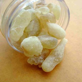 Frankincense 100% Pure Organic Frankincense Resin Masks Oman Royal Hojari Frankincense Resin Incense Aroma Slight Citrus Scent Fresh 0.7 oz (20 g)