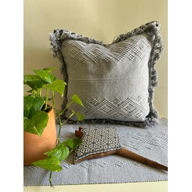 ALCOBA AZUL -Funda de Cojín en Telar de Cintura Artesanal, Hecho a Mano. Diseño en Rombos, 45cm. x 45cm. 100% Mexicano. Color Gris.