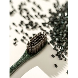 Soduwi Woodchip Triple Double-Sided Fine Bristle Toothbrush Evergreen Deep Green x 1 / 쏘두위 우드칩 트리플 양면미세모 칫솔 상록수 딥그린 x 1개