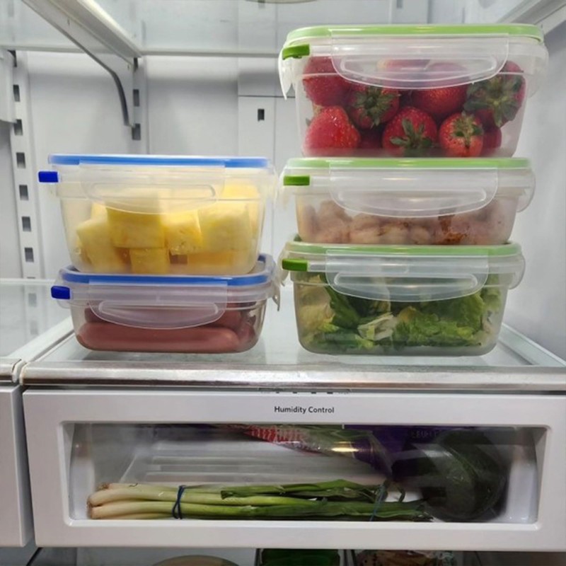 Sterilite Ultra-Seal 4 Cup Square, Airtight Food Storage Container, Latching