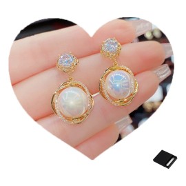 AURALUX Pendientes de perlas para mujer, bañados en oro de 18 quilates, diseño elegante y clásico, un regalo de Navidad para mujer.