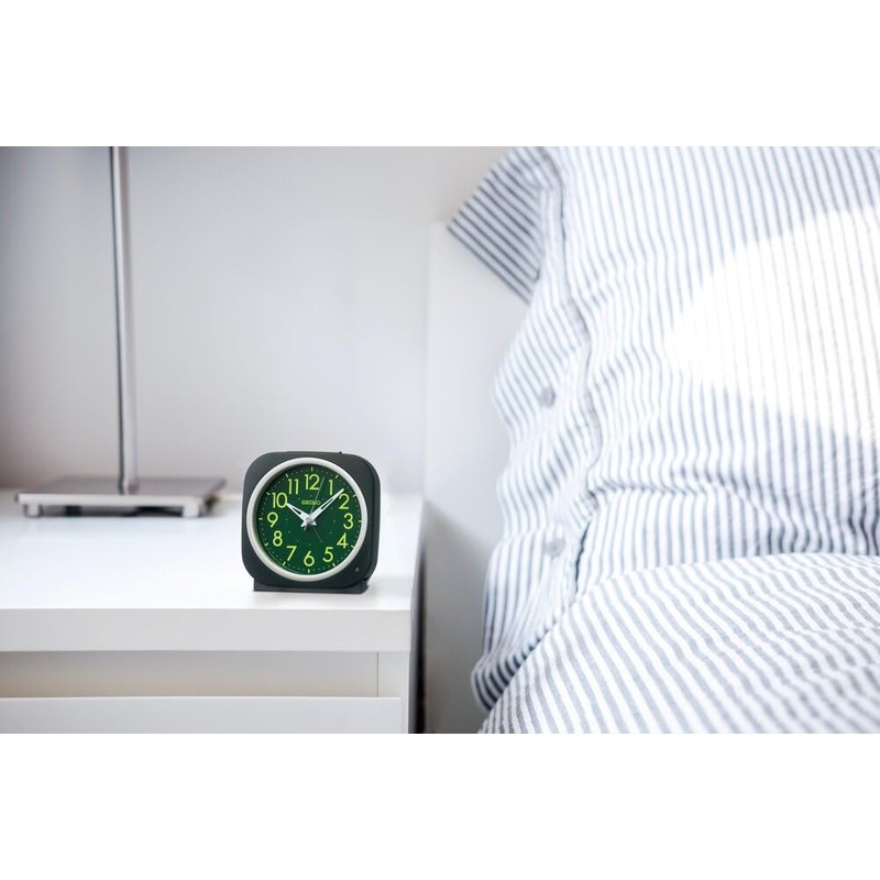 セイコークロック(Seiko Clock) 目覚まし時計 自動点灯 アナログ 集光樹脂文字板 夜でも見える 黒メタリック 115×115×79mm KR519K