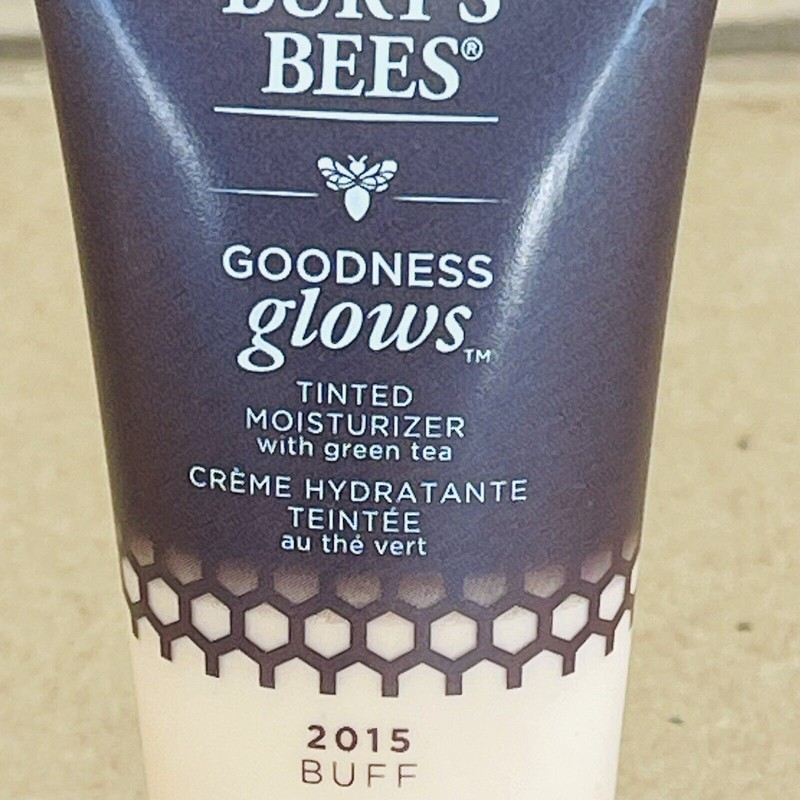 Burt's Bees Goodness Glows Tinted Moisturizer Foundation W Green Tea