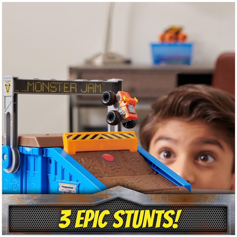 Monster Jam Mini Freestyle Flip Arena Toy Set with 2
