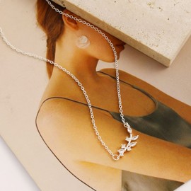 Viromy Dainty CZ Sideways Olive Leaf Pendant Necklace 14k Gold Plated Delicate Cute Cubic Zirconia Olive Branch Leaf Pendant Simple Jewelry Link Chain Nacklace for Women