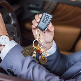 ZORZA 2Pcs Brass Chinese Feng Shui Keychain Vintage Zodiac Dragon Charm Lucky Gourd Pendant for Wealth Prosperity Unique Hanging Ornament for Car Keys Animal Key Ring