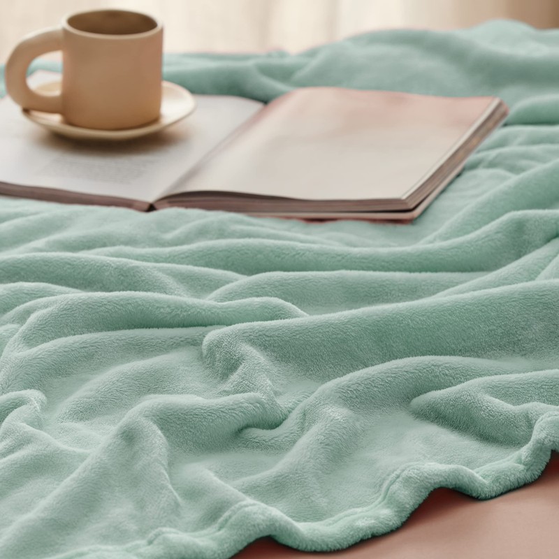 Bedsure Fleece Throw Blanket for Bed - Soft Cosy Fluffy