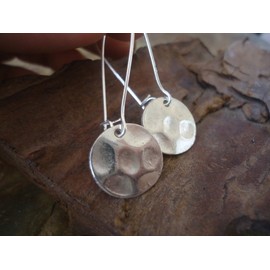 Hammered plates: on long kidney hooks