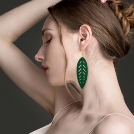 WUWEIJIAJIA Bohemian Vintage Lightweight Nature Wood Leaf Dangle Drop Earrings Boho Long Wooden Leaf Hook Earring for Women Statement Geometric (Green)