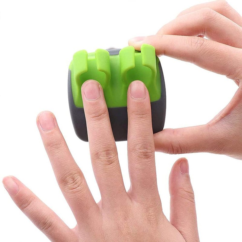 Pack of 4 Kitchen Vegetable Peelers, Palm Peeler, Universal Peeler,