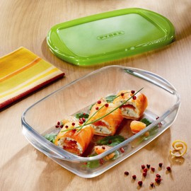 Pyrex C&S Basic Rectangular Dish with Lid 15 x 23 x 4.5 cm