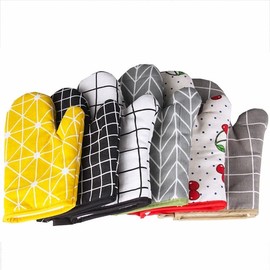 Royals Cotton Heat Resistant Oven Gloves, Pack of 1 Pieces, Multicolor