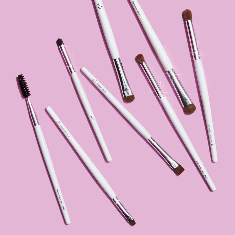e.l.f. Small Eyeshadow Brush, Makeup Brush For Eye Contouring &