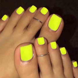 Outyua Solid Square Fake Toenails matte Press on Toe Nails Short Acrylic False Toes Nails Artificial Beach Full Cover Toenail for Women and Girls 24Pcs (Yellow)