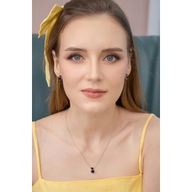 Juego de collar y pendientes de tuerca de plata de ley con piedras preciosas de imitación o de doble corazón