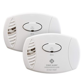 FIRST ALERT Carbon Monoxide Detector, No Outlet Required, Battery Operated, CO400, White, 2 Count (Pack of 1)