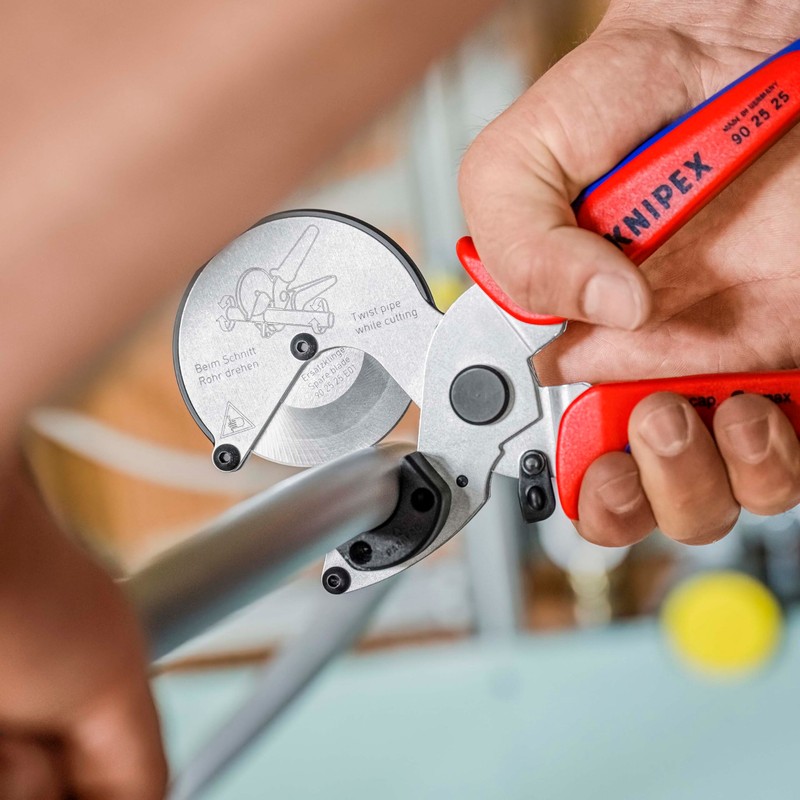 KNIPEX Pipe Cutter for Composite and Plastic Pipes with Multi-Component