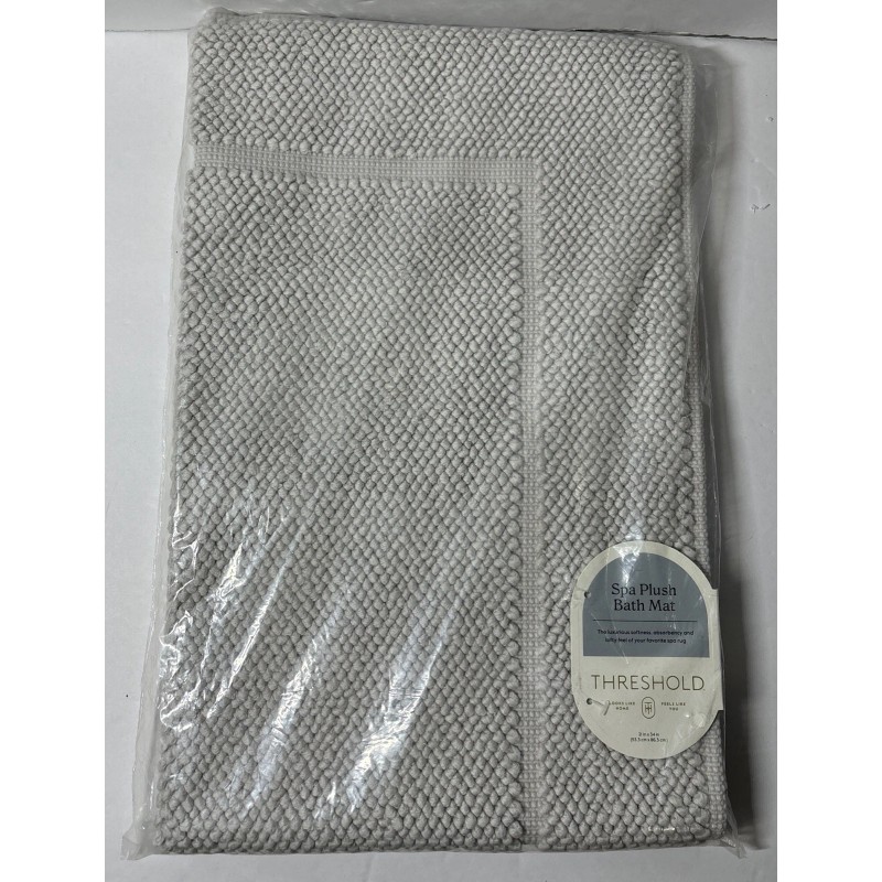Threshold 21"x34" Spa Plush Bath Mat - Threshold Light Grey