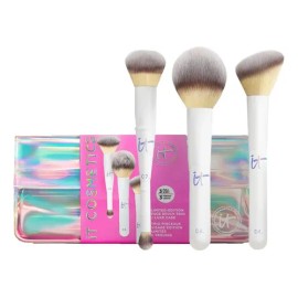 It Cosmetics - Set de Regalo Holiday 25 Global Brush Set, Juego de Brochas Premium de Rostro, incluye Complexion Perfection para Base y Corrector, French Boutique para Rubor y Wand Ball para Polvos