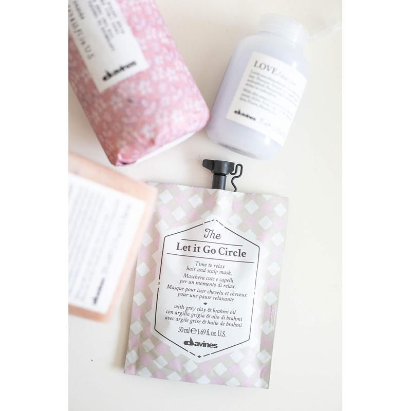 Davines Essential Haircare LOVE / Shampoo - Lovely Smoothing Shampoo