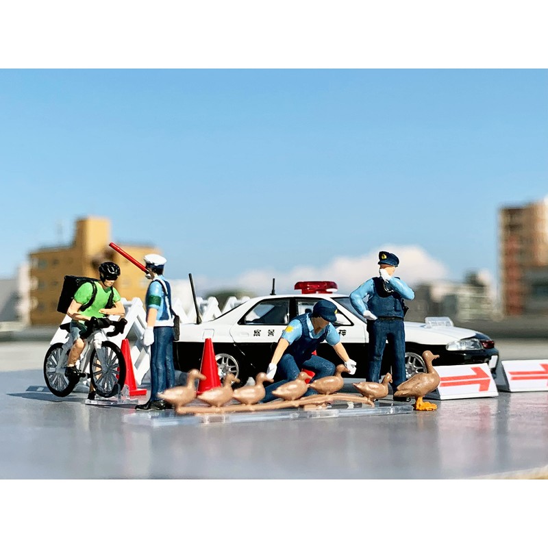 Geocore 64 1/64# Car Snap 16a Police ABS PVC Doll
