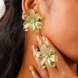 Enautoabs Vintage Acrylic Flower Stud Earrings Large White Flower Earrings Resin Floral Statement Earrings Crystal Flower Shape Earrings Jewellery For Women, Zinc, No Gemstone