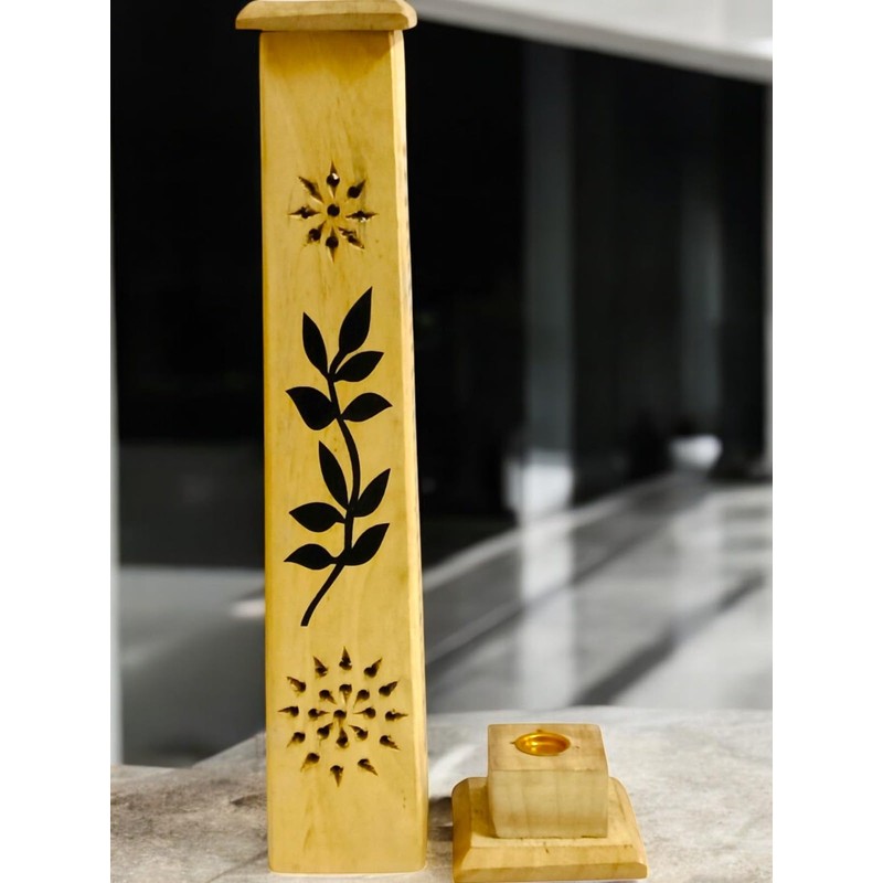 Quadratischer Turm Räuchergefäß mit Jali & Blättern Design, handgeschnitzter Aschefänger,
